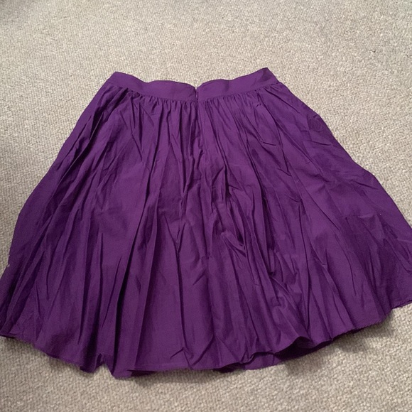 Cute J.Crew Pleated Skirt (Size 4, Purple) - Picture 2 of 4